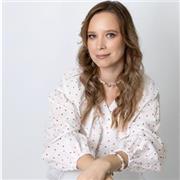 Estoy enfocada en impartir clases a estudiantes principiantes de ruso, adaptando el contenido y el método de enseñanza.